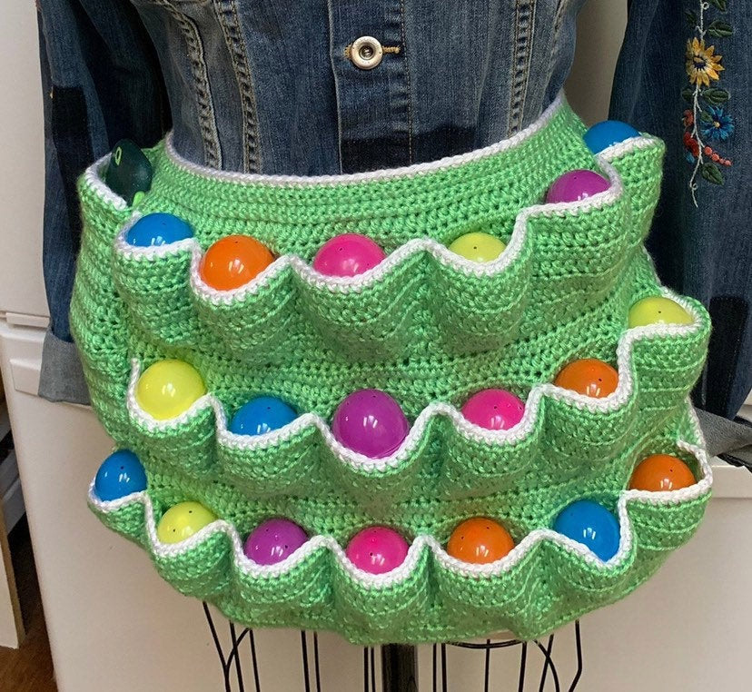 This Crochet Egg Apron Helps You Carry Tons Of Eggs, Perfect For