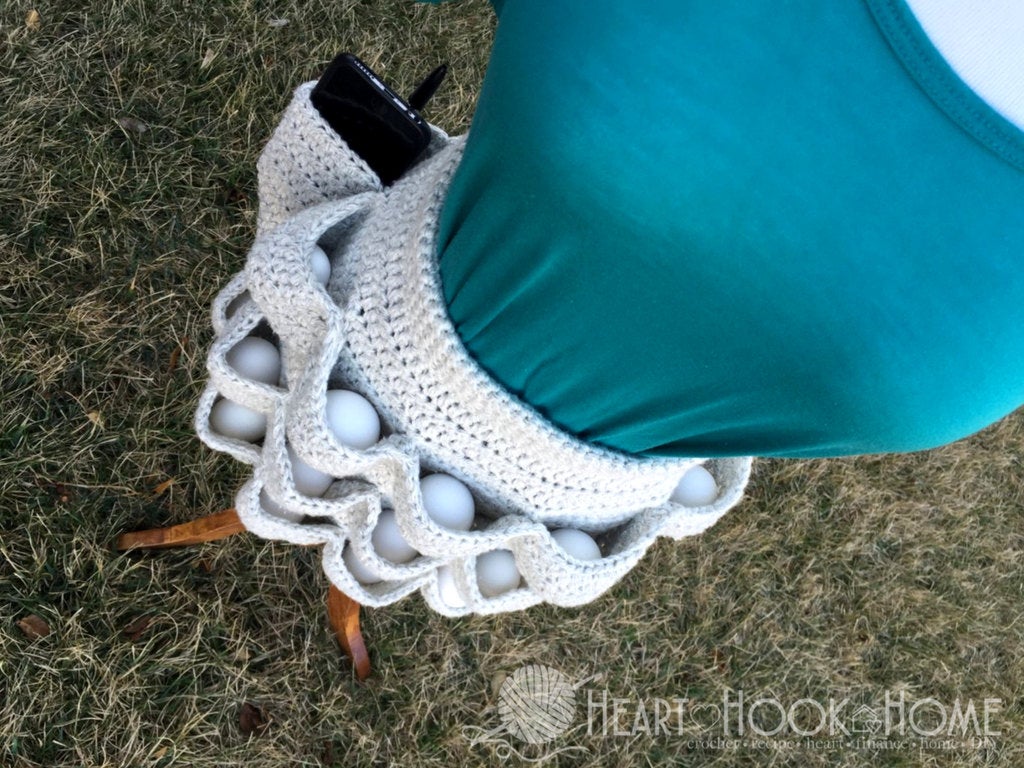 This Crochet Egg Apron Helps You Carry Tons Of Eggs, Perfect For Chicken  Owners