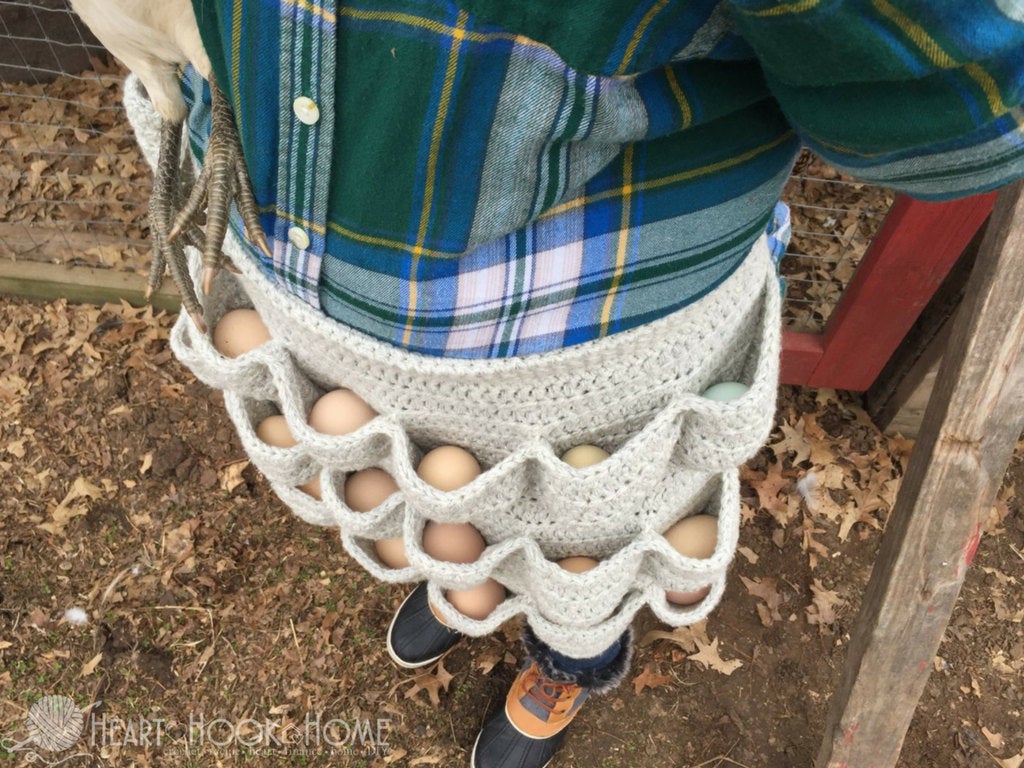 my mom has been asking me for an egg apronan eggpron, if you will 🥴 :  r/crochet