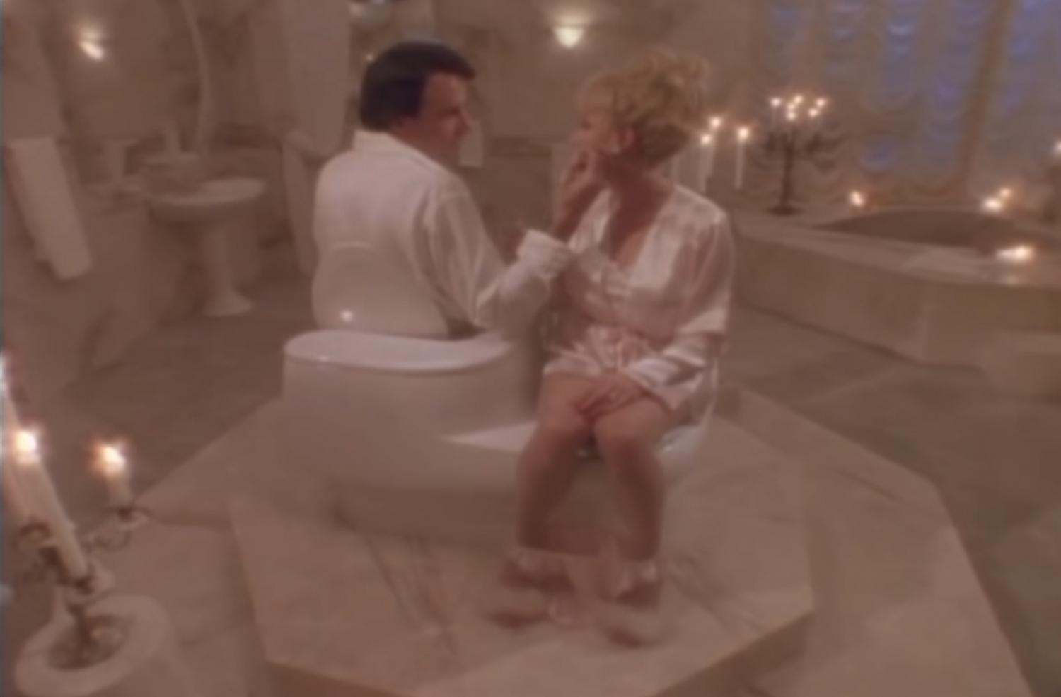 This Double Toilet For Lovers Lets Couples Poo At The Same Time