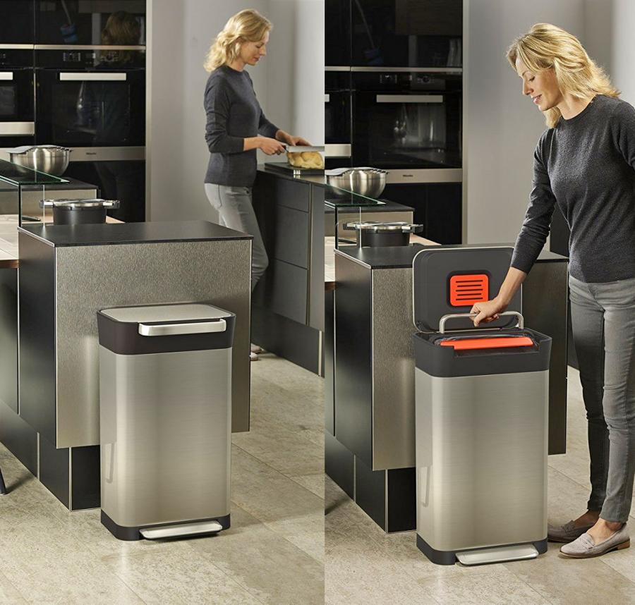 Garbage With Built-in Manual Trash Compactor