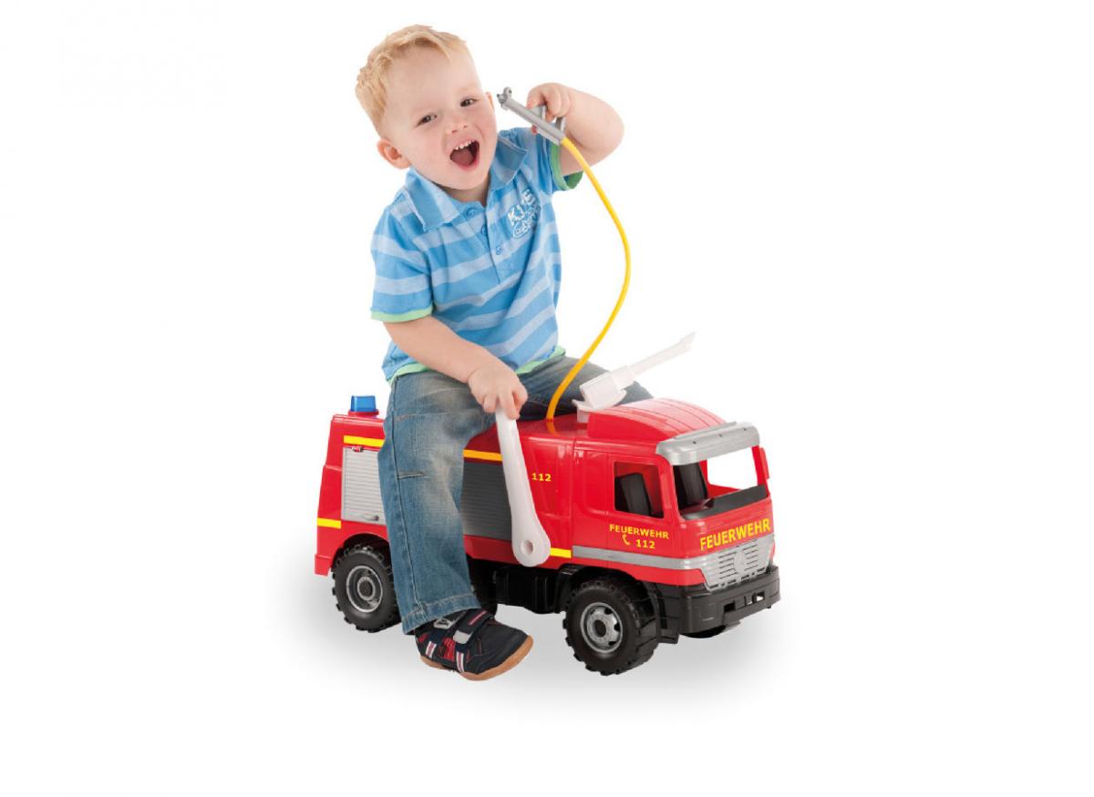 Giant working fire truck toy - Best truck toy LENA Starke Riesen