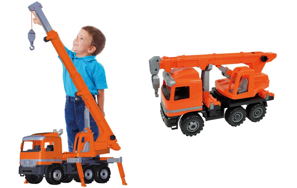 Giant working crane truck toy - Best truck toy LENA Starke Riesen
