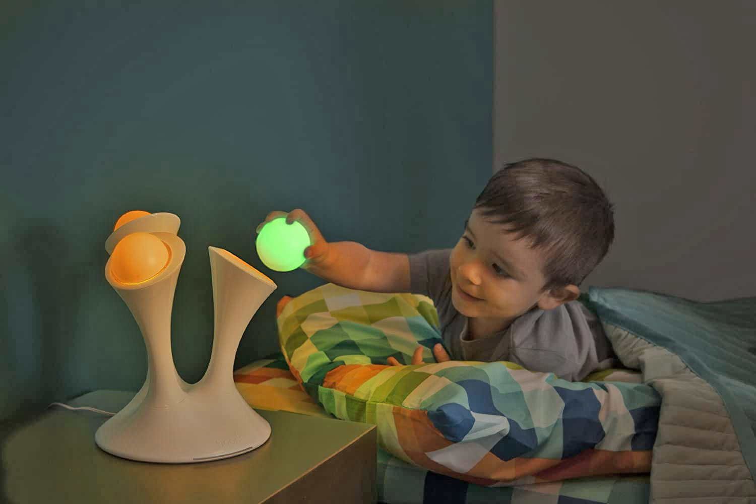 Boon Glo Nightlight | Lámpara de noche de bolas brillantes.