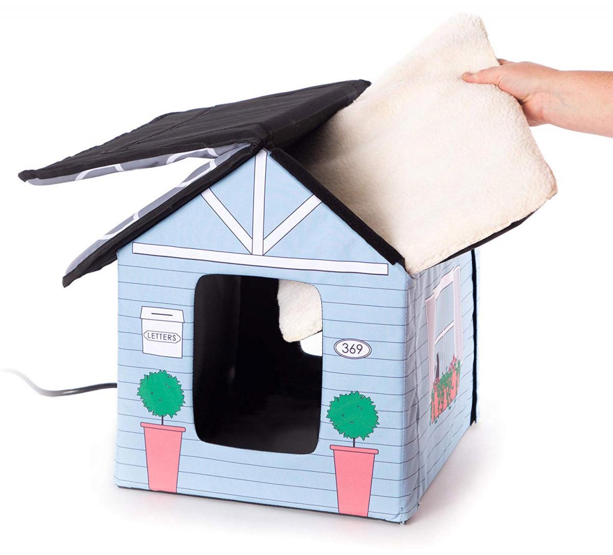 Heated Outdoors Cat House - Electric cat house keeps kitties warm while outside during winter