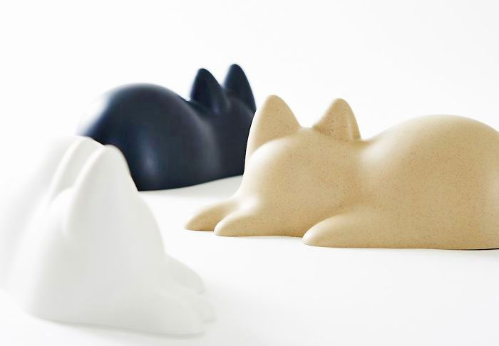 https://odditymall.com/includes/content/upload/this-japanese-cat-mold-lets-you-create-cat-shaped-rice-towers-and-sand-castles-7942.jpg