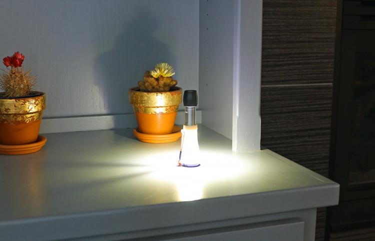 Mini Flashlight doubles as a lantern - 2-in-1 Flashlight pulls out to lantern
