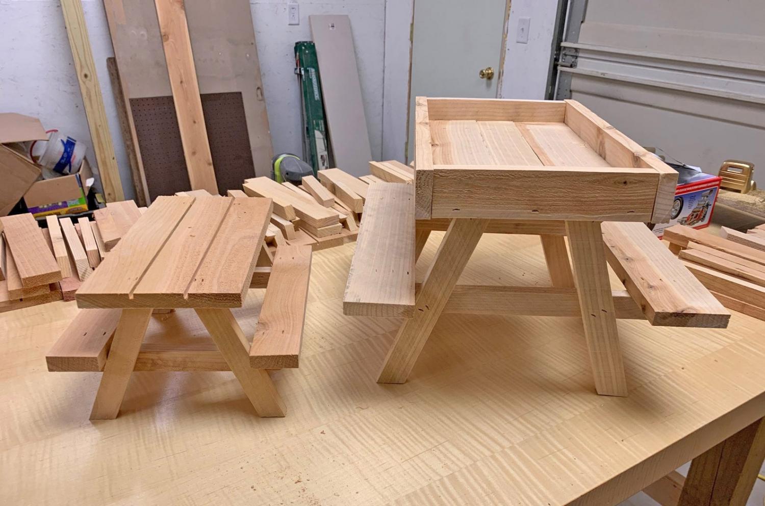 Mini Picnic Table For Chickens - Chicknic table - chicken picnic table