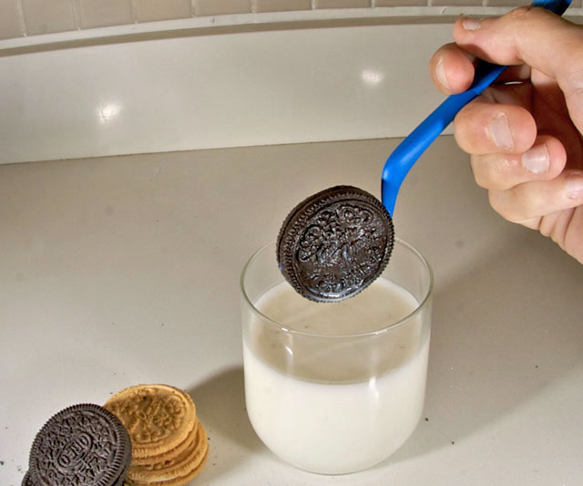 OHSO Big Cookie Dipper - 16 Oz Glass, Oreo Cookie Dunker Funnel, 4 Cookie  Dipping Milk Levels, Dunks 2 Cookies At Once, Holds Cookies At Desired