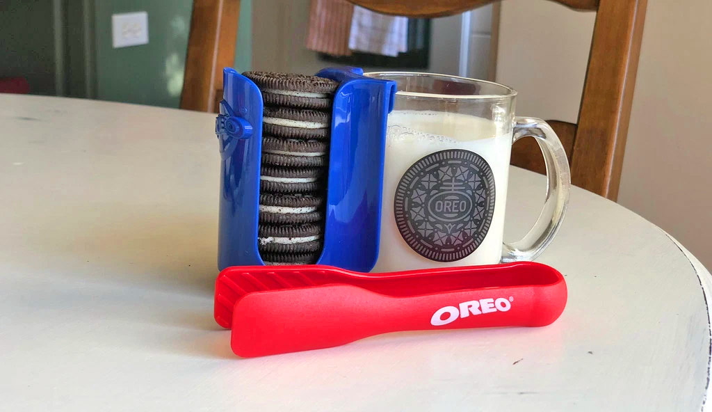 Oreo Dunking Cup With Cookie Sleeve Attachment - Oreo Dunking Set