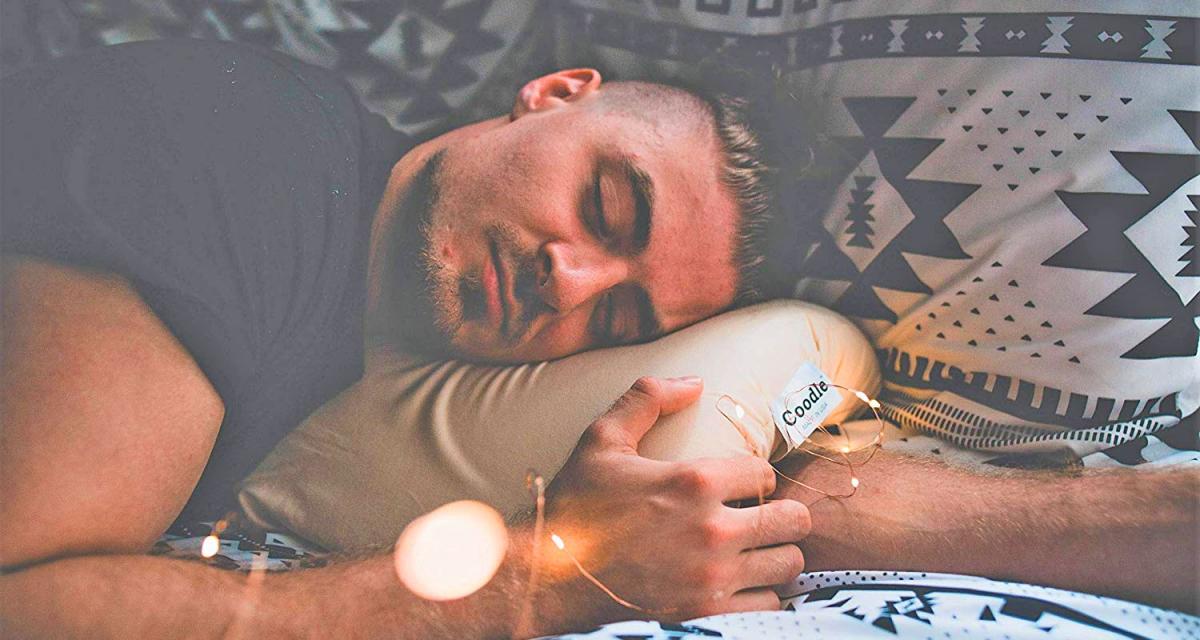 There S Now A Curved Pillow That Lets You Cuddle Without Turning Your Arm Numb