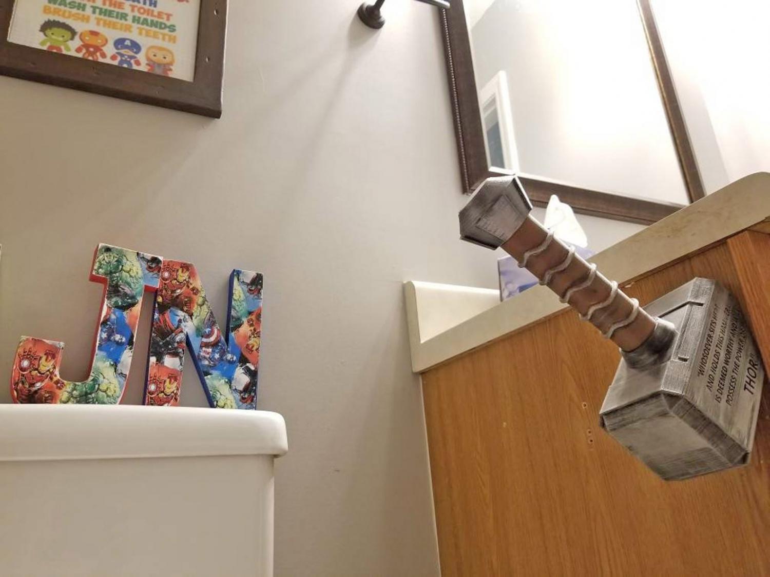 Thor's Hammer Mjolnir toilet paper holder - Wall mounted thor hammer marvel geeky toilet paper holder