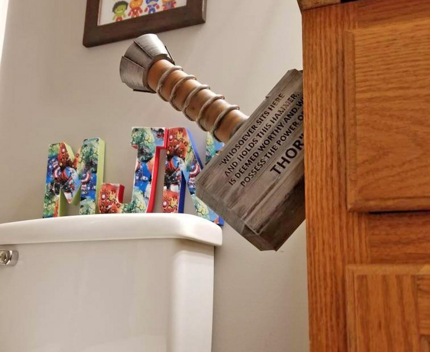 Thor's Hammer Mjolnir toilet paper holder - Wall mounted thor hammer marvel geeky toilet paper holder
