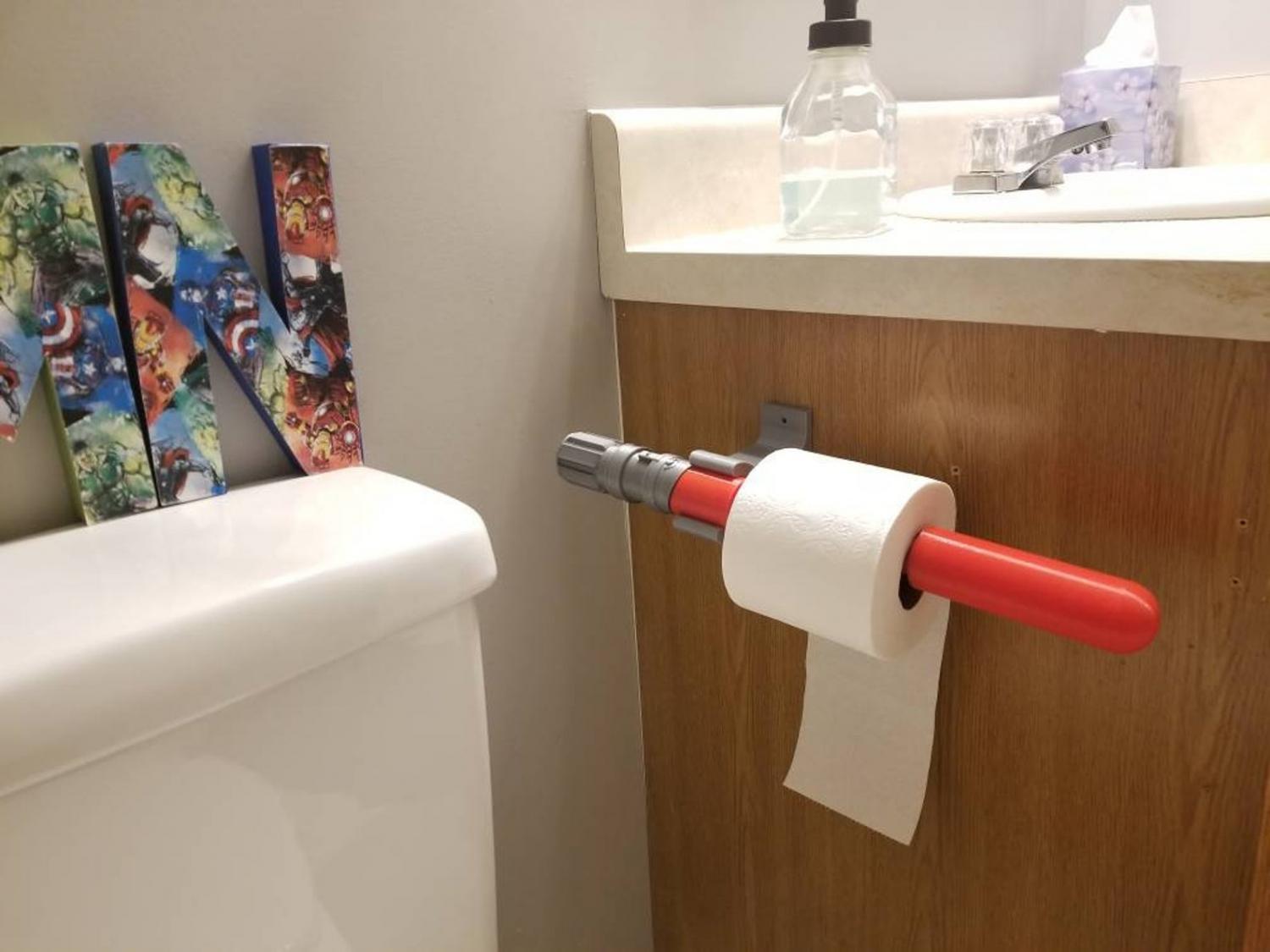 Star Wars lightsaber toilet paper holder - Wall mounted lightsaber Star Wars geeky toilet paper holder