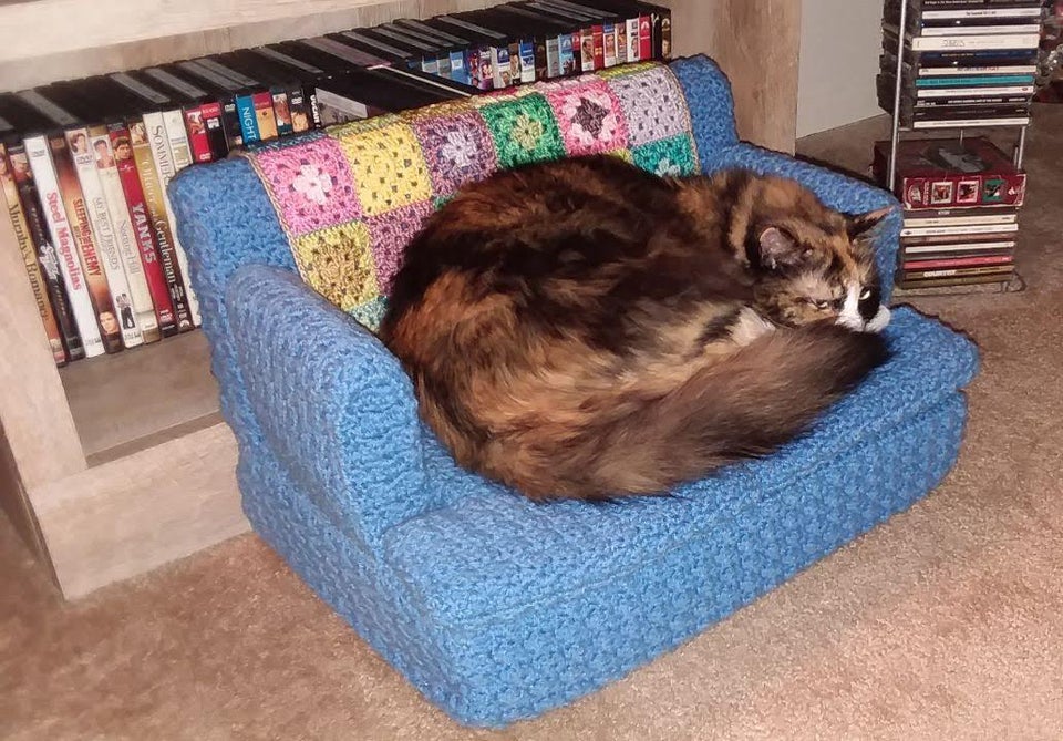 Tiny Crochet Cat Couches - Mini Crochet Cat Sofa For Your Kitty