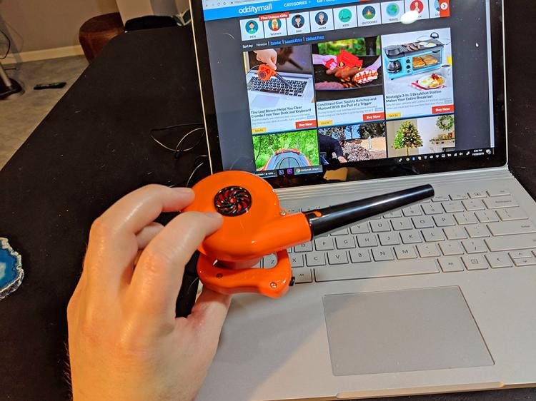 World's Tiniest Leaf Blower Desk Cleaner - USB Powered leaf blower keyboard cleaner