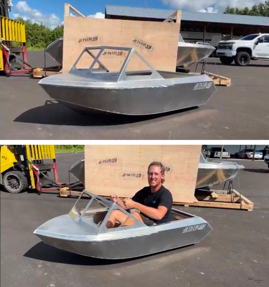 This Tiny Speed Boat Fits Just One Person, and Looks Incredibly Fun