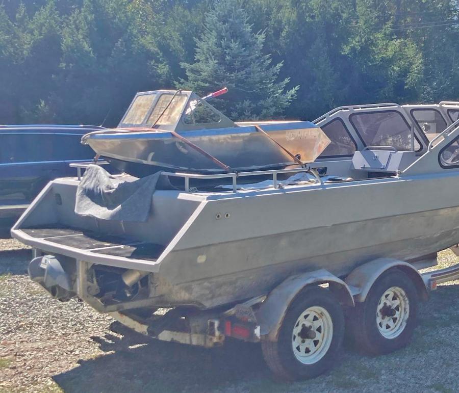 This Tiny Speed Boat Fits Just One Person, and Looks Incredibly Fun