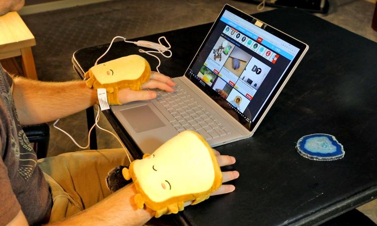 Desktop hand warmer uses focused IR LEDs to beat the chill