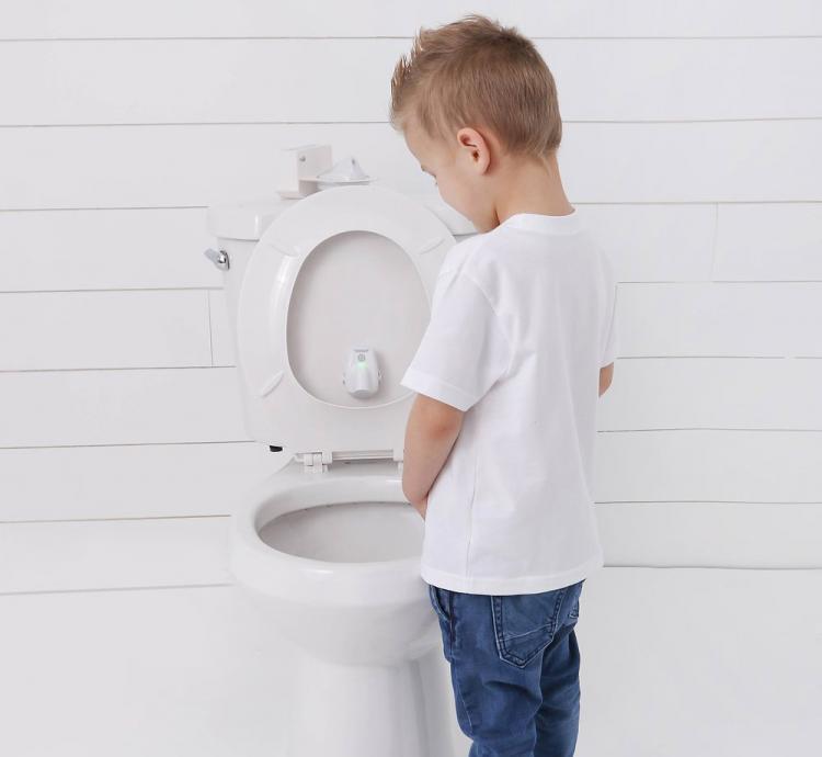 Toddler Target Toilet Light Helps Potty Train - Projected target shape potty trainer