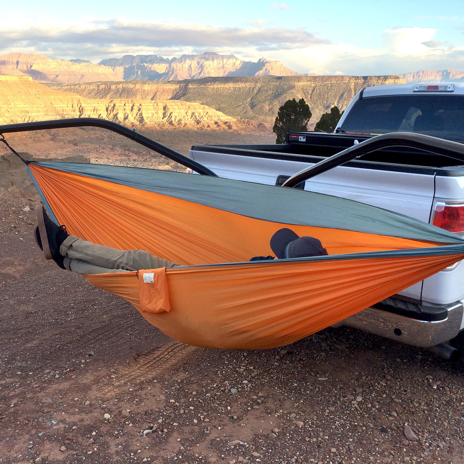 Truck hitch clearance chair