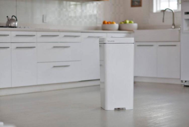 Bruno - Smart Trash Can With a Vacuum