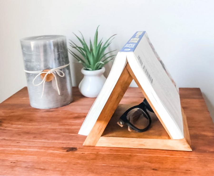 This Triangular Wooden Book-holder and Bookmark Is Perfect For Any