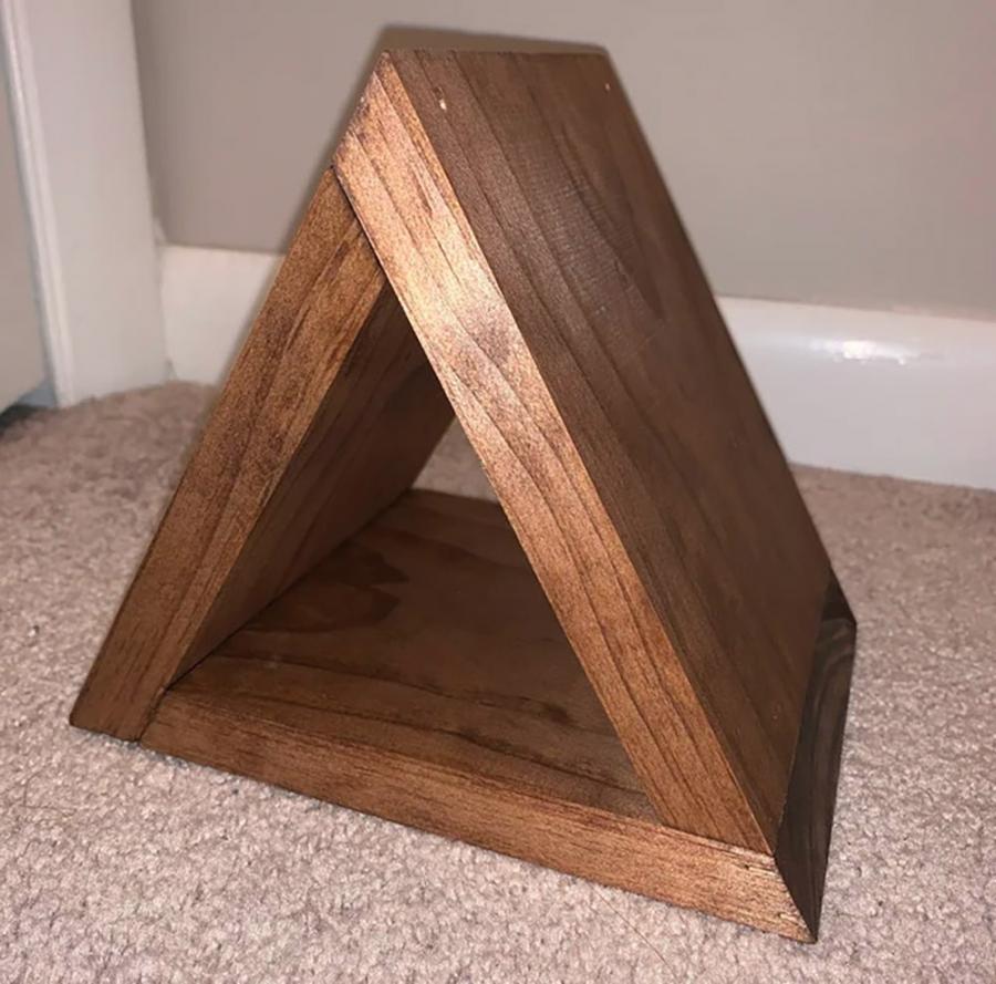 This Triangular Wooden Book-holder and Bookmark Is Perfect For Any