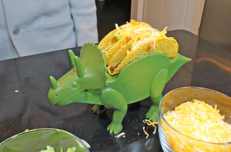 Tricerataco - Triceratops taco holder - Dinosaur shaped taco holder plate