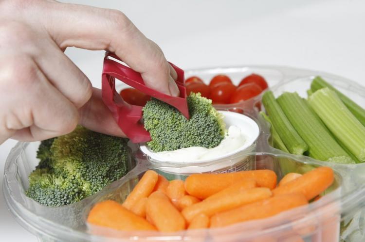 Trongs: Mini Finger Tongs Keep Your Hands Clean While Eating Messy Foods