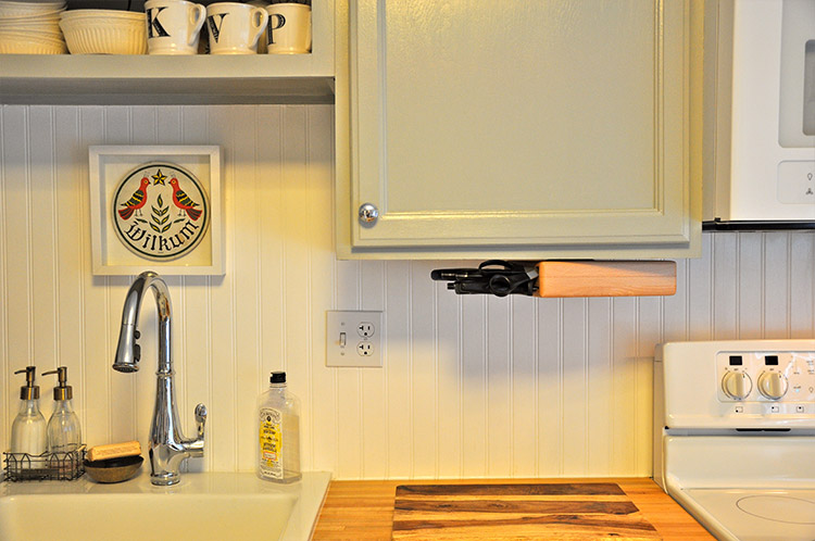 Space Solutions: Under-Cabinet Knife Rack