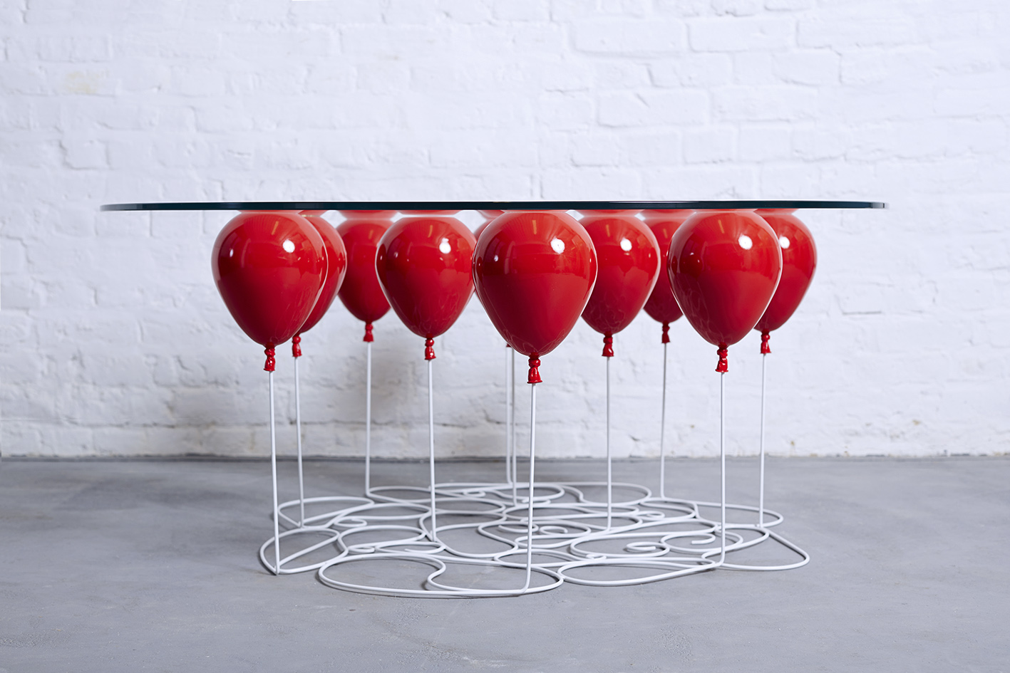 Up Balloon Table - Artsy table using balloons to hold up glass tabletop - Duffy London