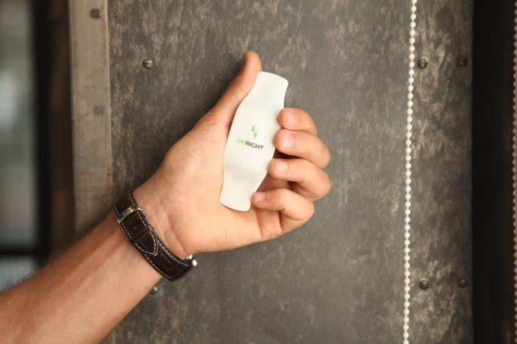 Upright Posture Trainer Vibrates Whenever It Senses You Slouching