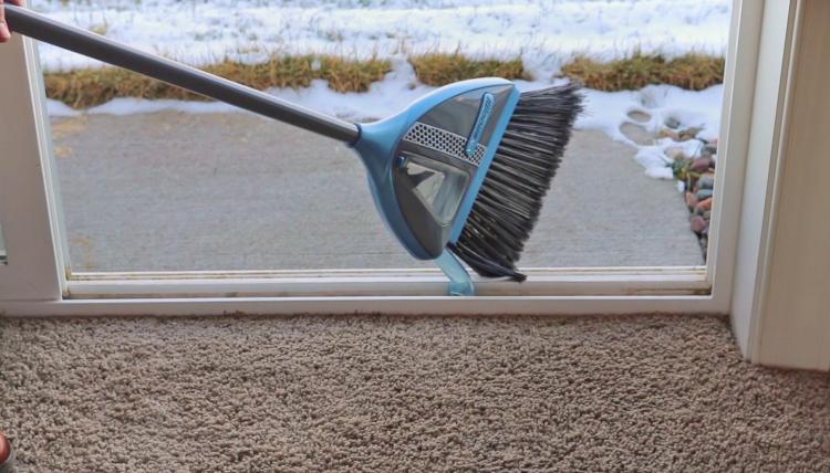 The Vabroom Ingeniously Combines a Vacuum With a Broom