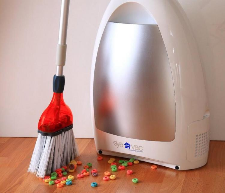 Eye-Vac: A Touch-less Vacuum That Eliminates The Need For a Dustpan