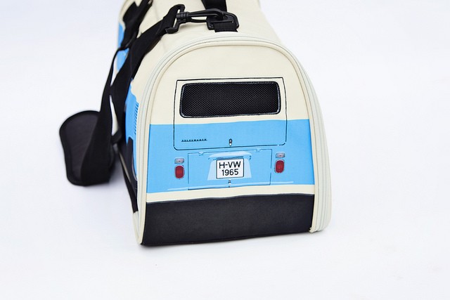 Vw pet outlet carrier