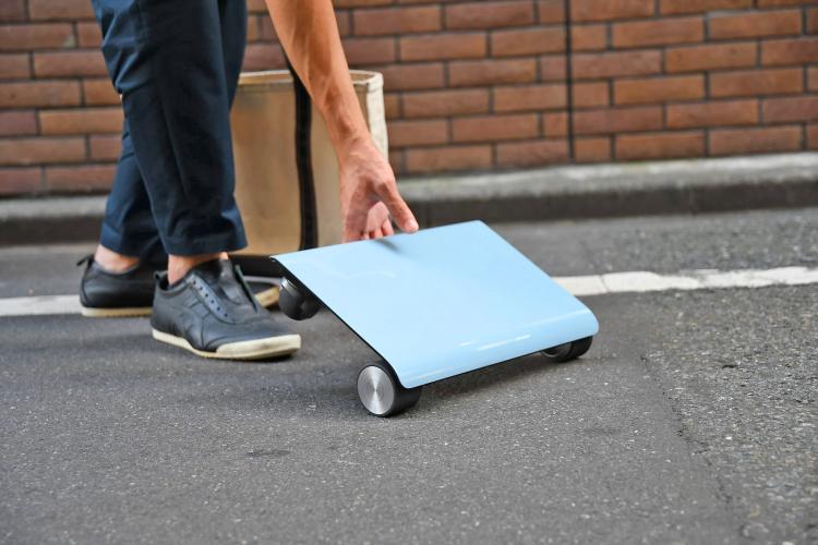 Walk Car Flat Electric Hoverboard Scooter That Looks Like a Laptop