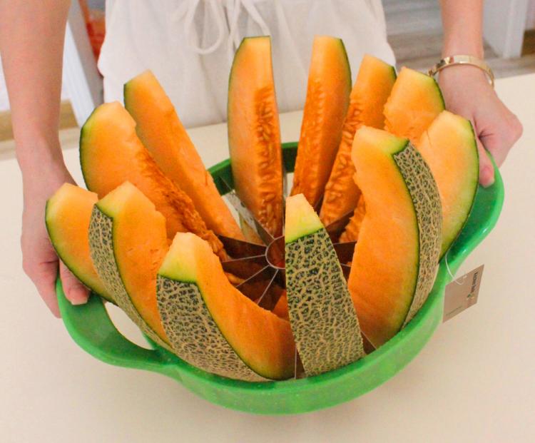 Watermelon Slicer - Melon slicer - cuts up any melon in seconds