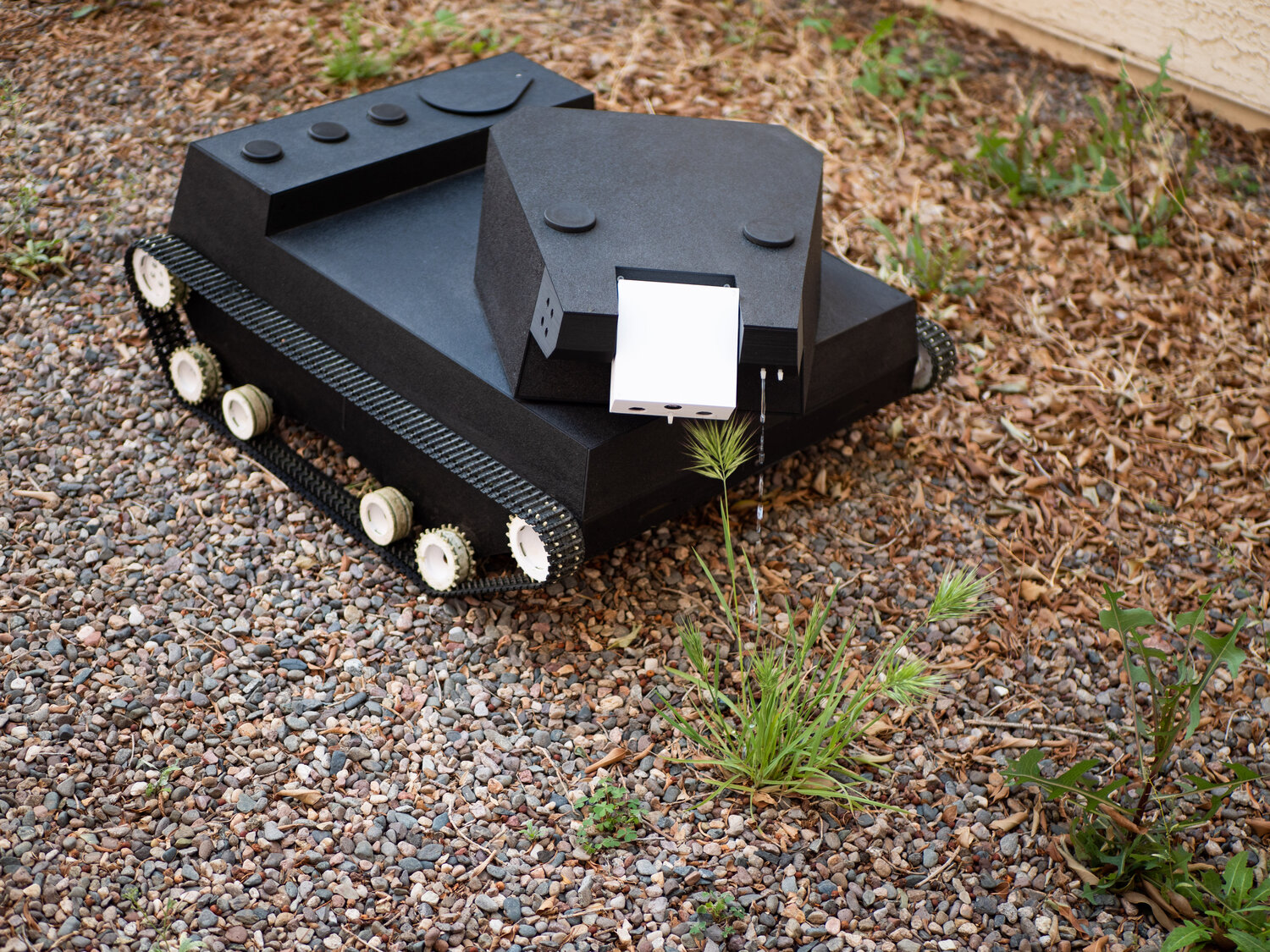 Yardroid Robot lawn mower, leaf blower, fertilizer, weed sprayer
