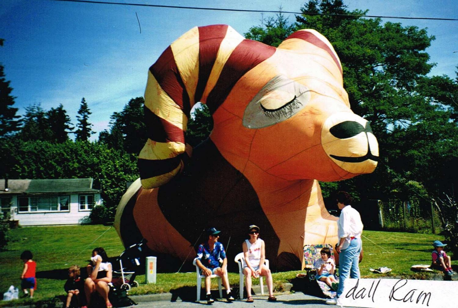 Giant inflatable ram - Evelyn Roth