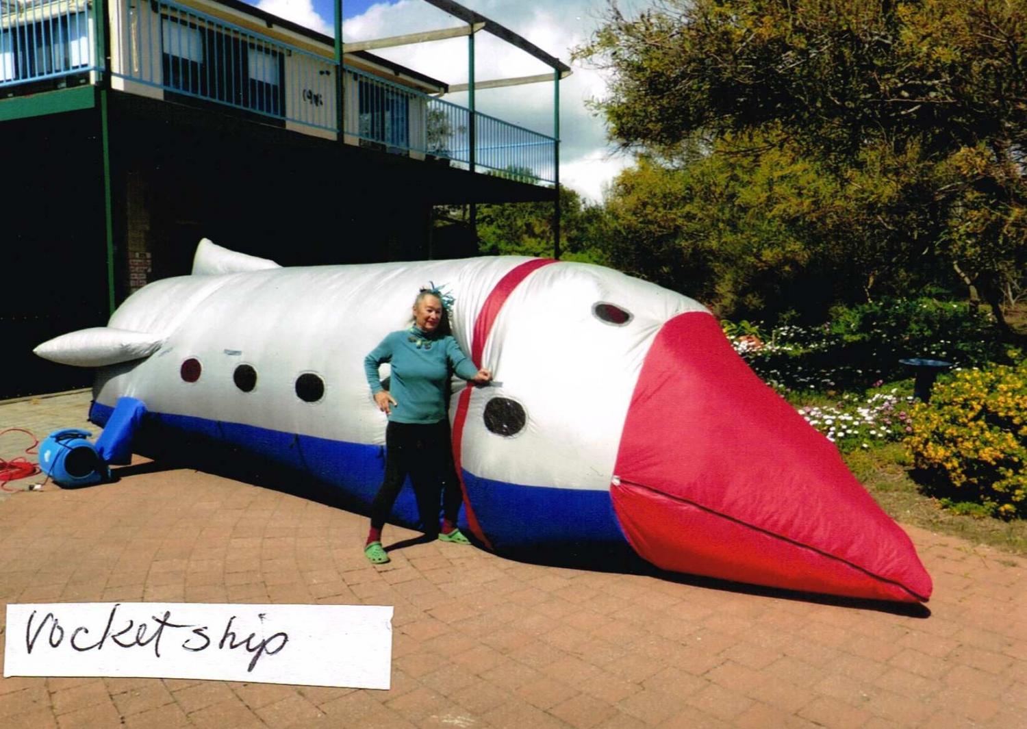 Giant inflatable space ship - Evelyn Roth