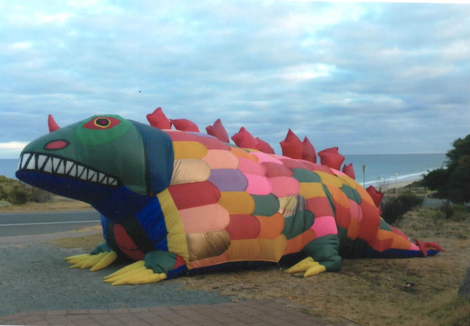 Giant inflatable dinosaur - Evelyn Roth