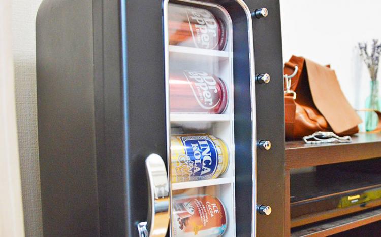 There's Now a Mini Vending Machine You Can Get For Your Desk