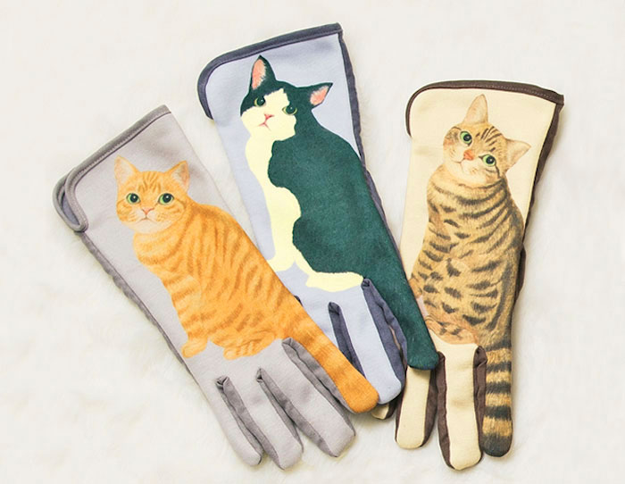 Wagging Cat Tail Gloves