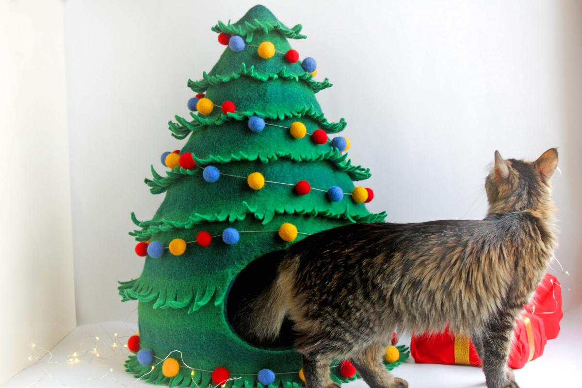 Cat christmas shop tree bed