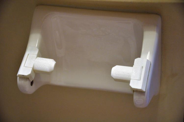 ZeNa Attachment - Instantly change toilet paper roll in 1 second