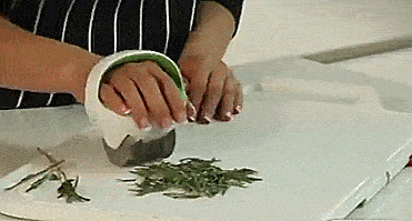 ZYLISS FastCut Herb Mincer - Roll over herbs kitchen tool
