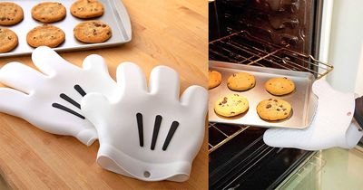 Your Hands Can Look Like Mickey Mouse With These Oven Mitts