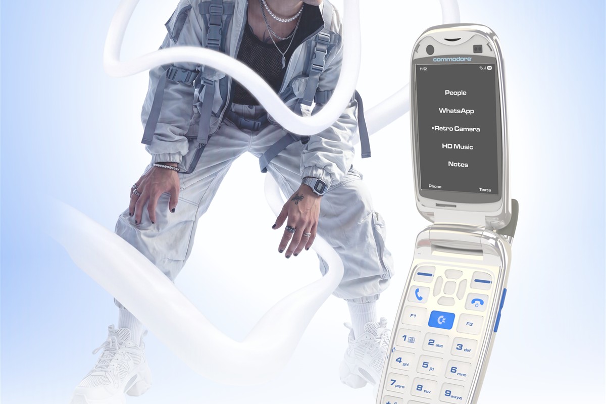 Commodore Callback 8020 flip phone with digital detox messaging
