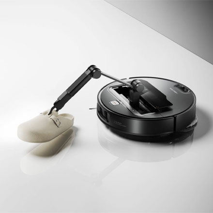 Robot vacuum with arm